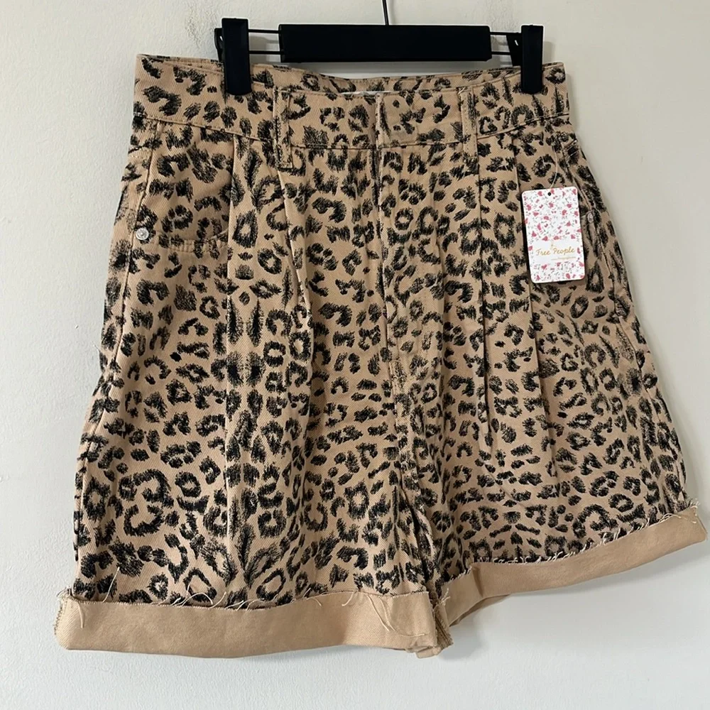 NEW Free People Dogtown Cheetah High Rise Baggy Relaxed Denim Shorts Size 30 - Picture 3 of 10